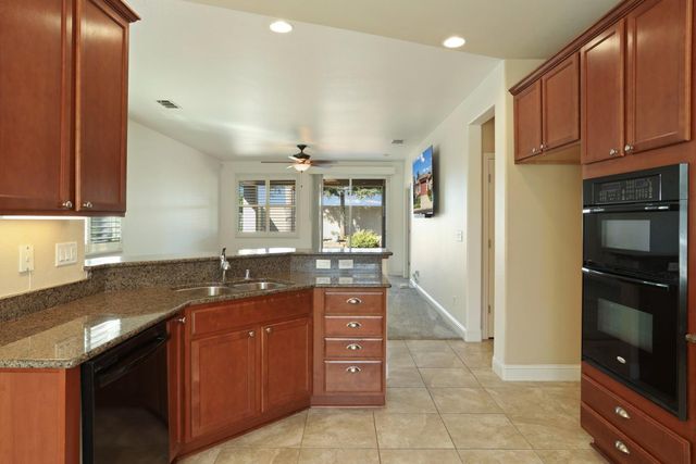 1995 Shady Oak St, Manteca, CA 95336