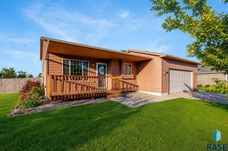 900 Greyhawk Ct Court, Harrisburg, SD 57032