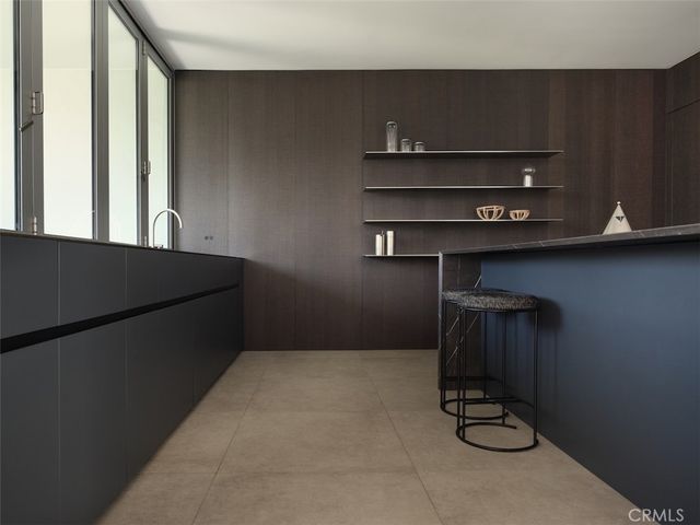 838 N Kings Road 201, West Hollywood, CA 90069