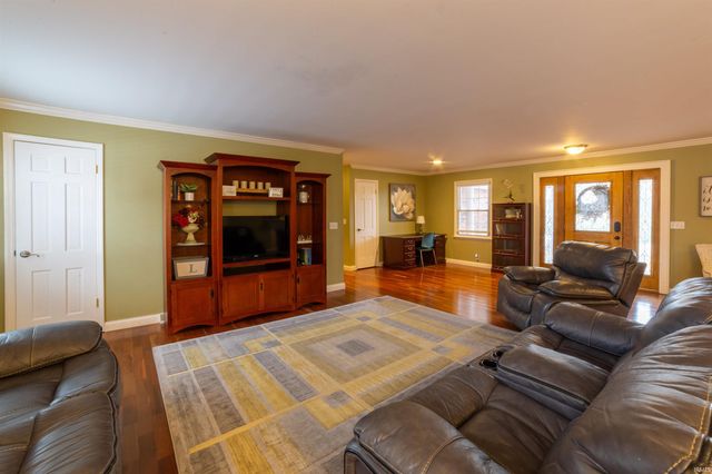 117 Springhaven Drive, Evansville, IN 47710