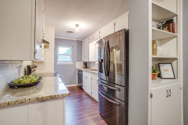 5248 Greene Avenue, Fort Worth, TX 76133