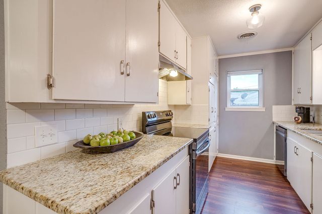 5248 Greene Avenue, Fort Worth, TX 76133
