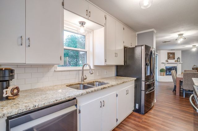 5248 Greene Avenue, Fort Worth, TX 76133