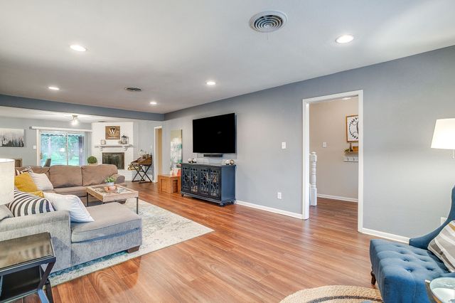 5248 Greene Avenue, Fort Worth, TX 76133