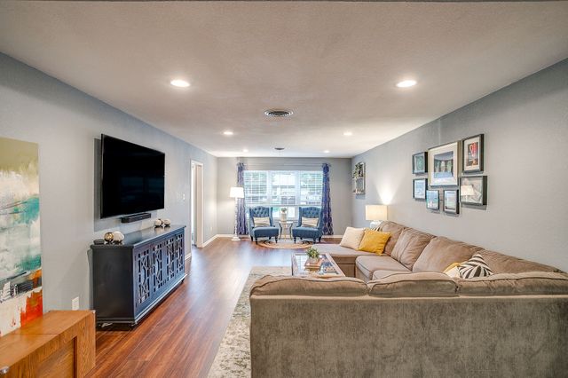 5248 Greene Avenue, Fort Worth, TX 76133