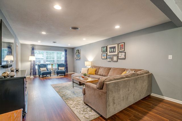 5248 Greene Avenue, Fort Worth, TX 76133