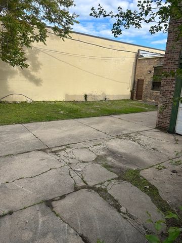 3128 W GRAND Avenue, Chicago, IL 60622