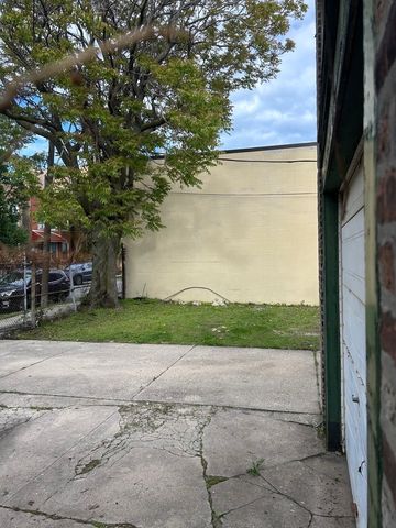 3128 W GRAND Avenue, Chicago, IL 60622