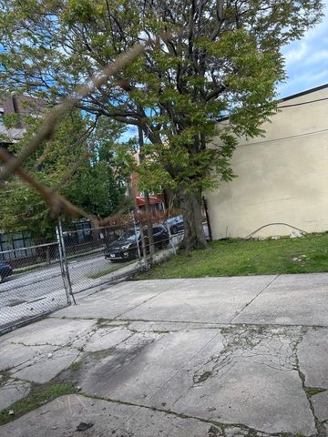3128 W GRAND Avenue, Chicago, IL 60622