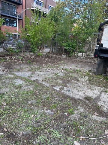 3128 W GRAND Avenue, Chicago, IL 60622