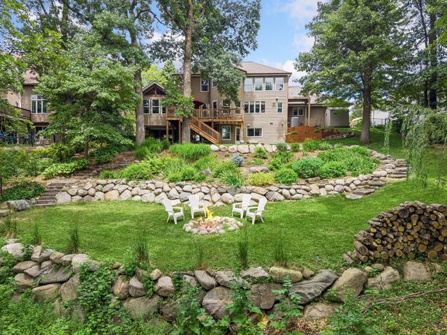 2488 Hillwood Drive E, Maplewood, MN 55119