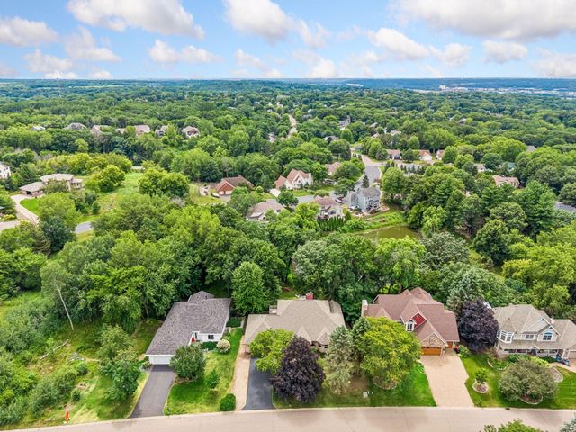 2488 Hillwood Drive E, Maplewood, MN 55119