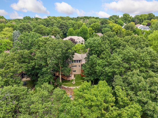 2488 Hillwood Drive E, Maplewood, MN 55119
