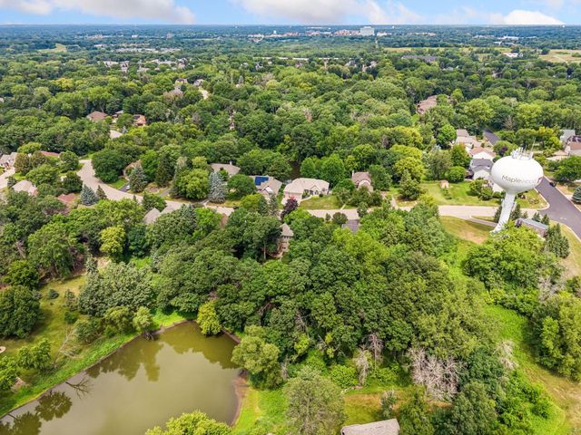 2488 Hillwood Drive E, Maplewood, MN 55119