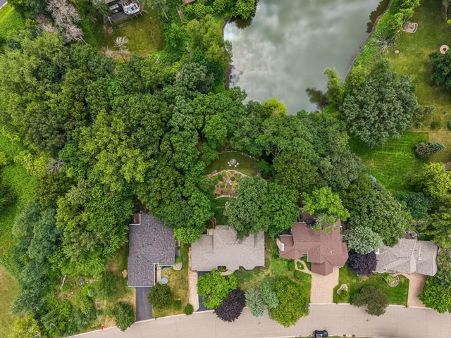 2488 Hillwood Drive E, Maplewood, MN 55119
