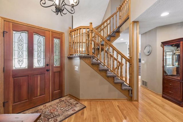 2488 Hillwood Drive E, Maplewood, MN 55119