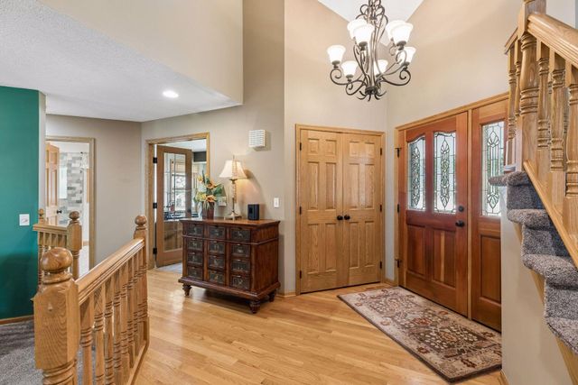 2488 Hillwood Drive E, Maplewood, MN 55119