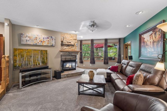 2488 Hillwood Drive E, Maplewood, MN 55119