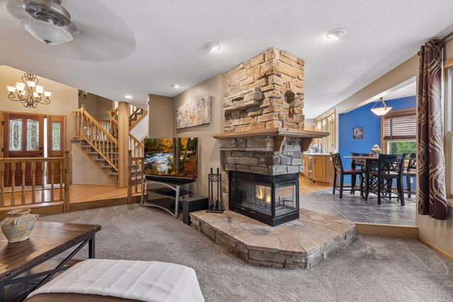 2488 Hillwood Drive E, Maplewood, MN 55119