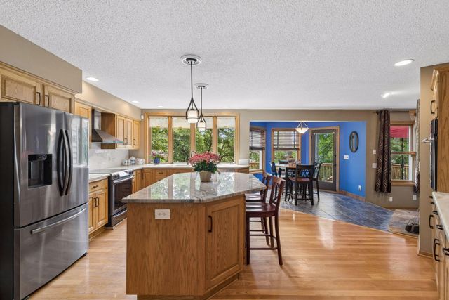 2488 Hillwood Drive E, Maplewood, MN 55119