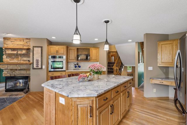 2488 Hillwood Drive E, Maplewood, MN 55119