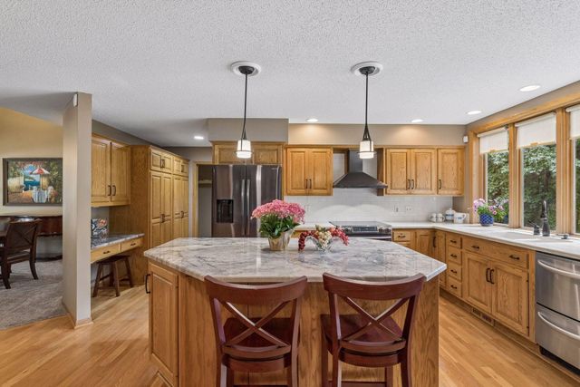 2488 Hillwood Drive E, Maplewood, MN 55119