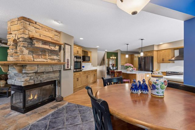 2488 Hillwood Drive E, Maplewood, MN 55119