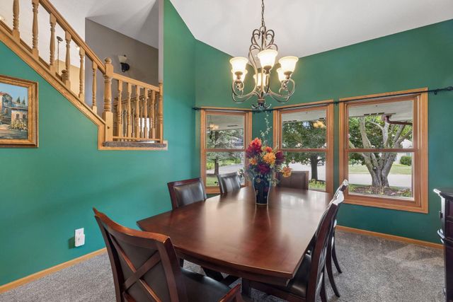 2488 Hillwood Drive E, Maplewood, MN 55119