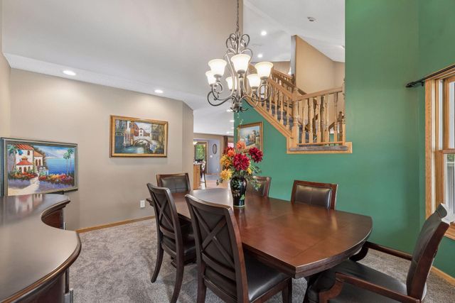 2488 Hillwood Drive E, Maplewood, MN 55119