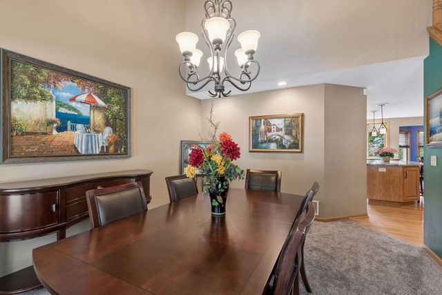2488 Hillwood Drive E, Maplewood, MN 55119