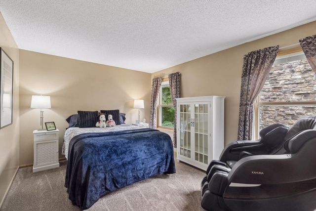 2488 Hillwood Drive E, Maplewood, MN 55119