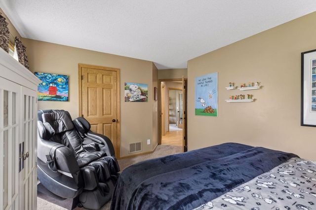 2488 Hillwood Drive E, Maplewood, MN 55119