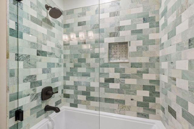2488 Hillwood Drive E, Maplewood, MN 55119
