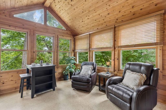 2488 Hillwood Drive E, Maplewood, MN 55119