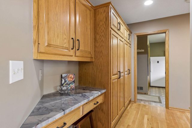 2488 Hillwood Drive E, Maplewood, MN 55119