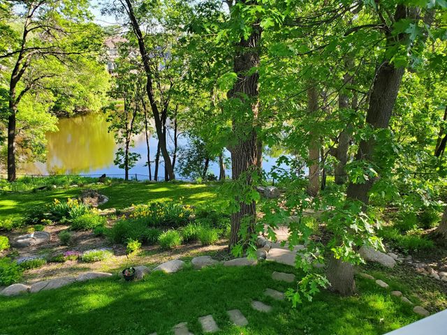 2488 Hillwood Drive E, Maplewood, MN 55119