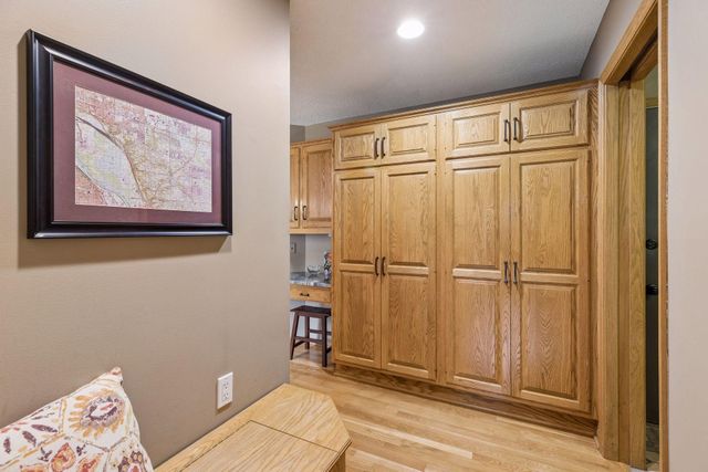 2488 Hillwood Drive E, Maplewood, MN 55119