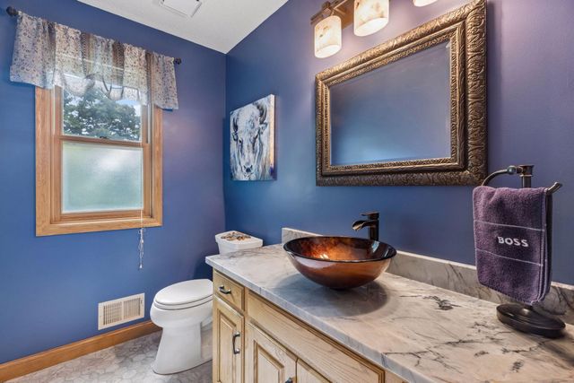 2488 Hillwood Drive E, Maplewood, MN 55119