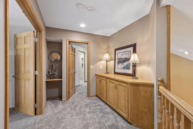 2488 Hillwood Drive E, Maplewood, MN 55119