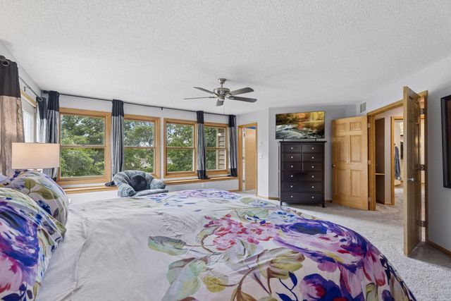2488 Hillwood Drive E, Maplewood, MN 55119