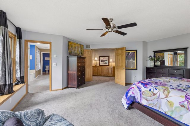 2488 Hillwood Drive E, Maplewood, MN 55119