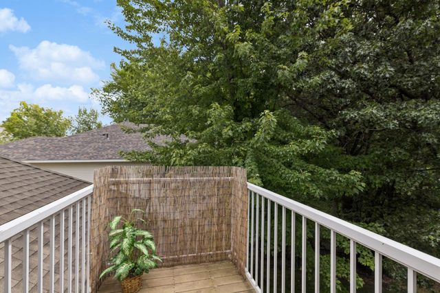 2488 Hillwood Drive E, Maplewood, MN 55119