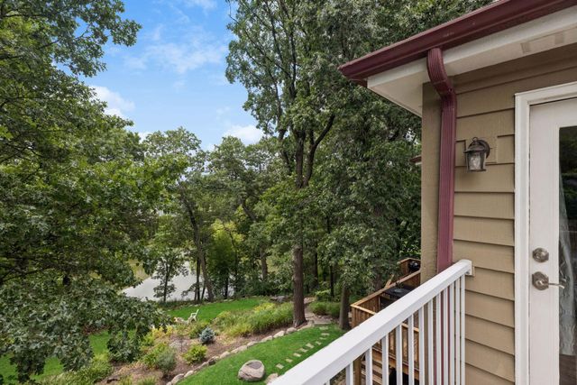 2488 Hillwood Drive E, Maplewood, MN 55119