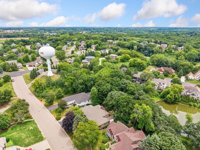 2488 Hillwood Drive E, Maplewood, MN 55119