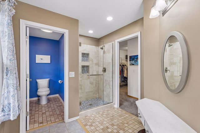 2488 Hillwood Drive E, Maplewood, MN 55119