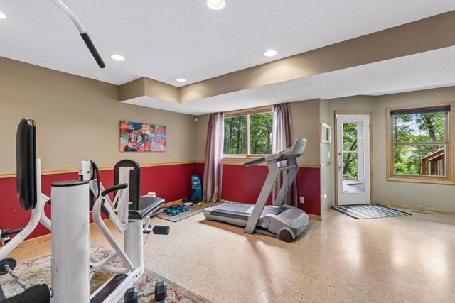 2488 Hillwood Drive E, Maplewood, MN 55119