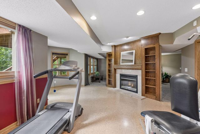 2488 Hillwood Drive E, Maplewood, MN 55119
