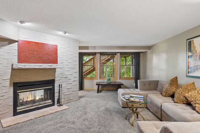 2488 Hillwood Drive E, Maplewood, MN 55119