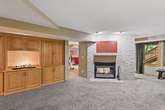 2488 Hillwood Drive E, Maplewood, MN 55119