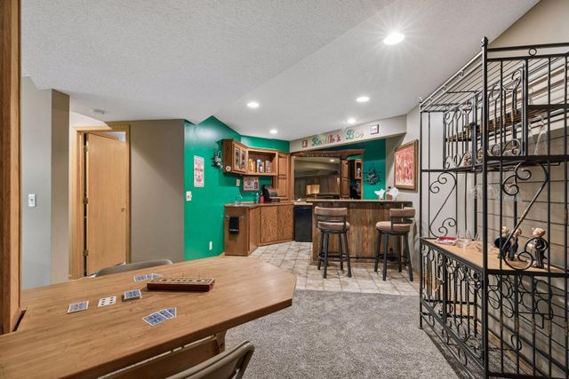 2488 Hillwood Drive E, Maplewood, MN 55119